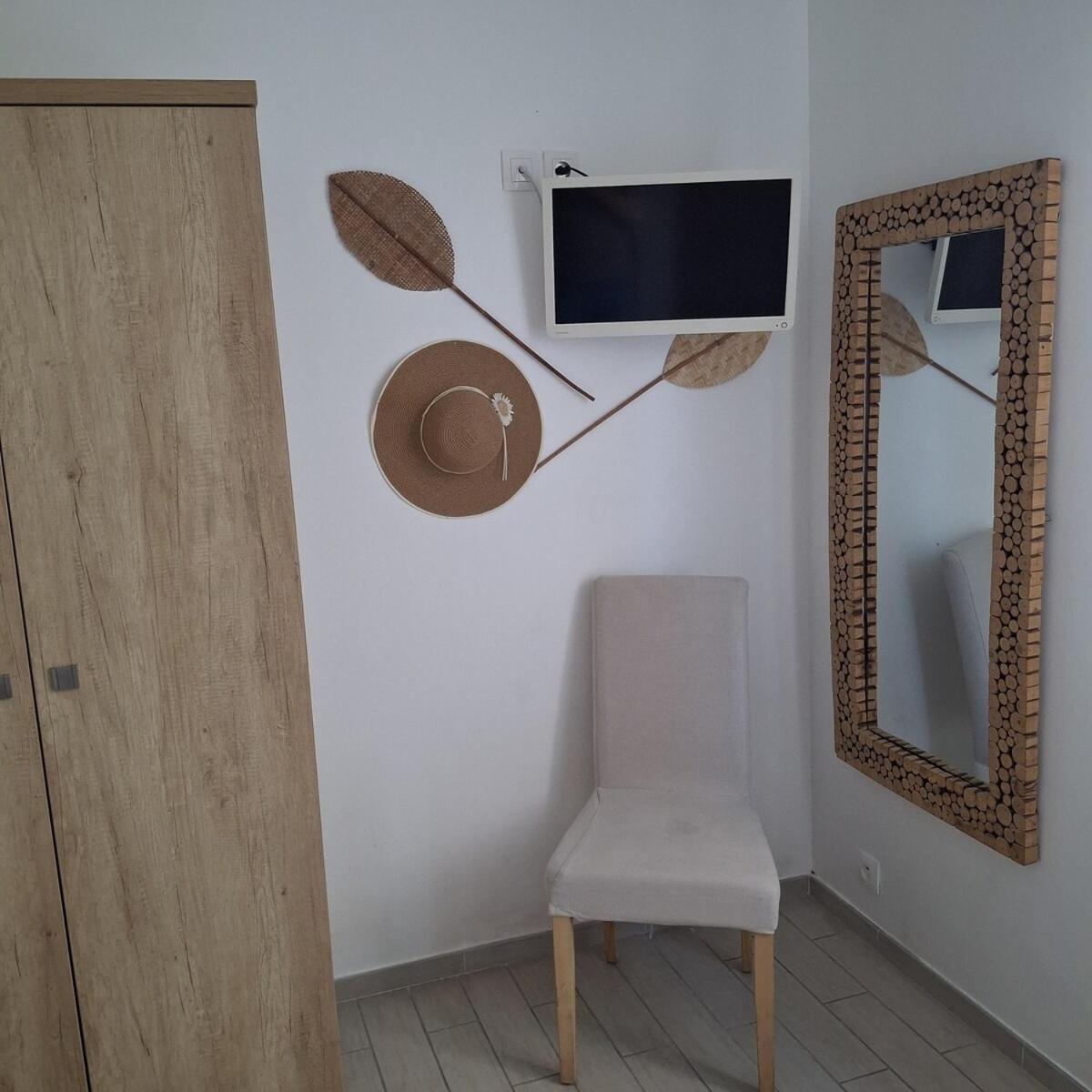 Mistral Appartements Port-Saint-Louis-du-Rhône Buitenkant foto