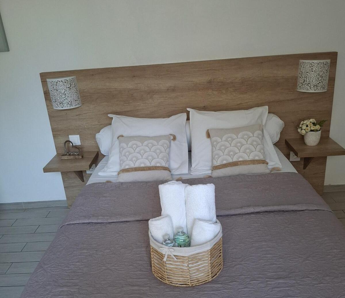 Mistral Appartements Port-Saint-Louis-du-Rhône Buitenkant foto
