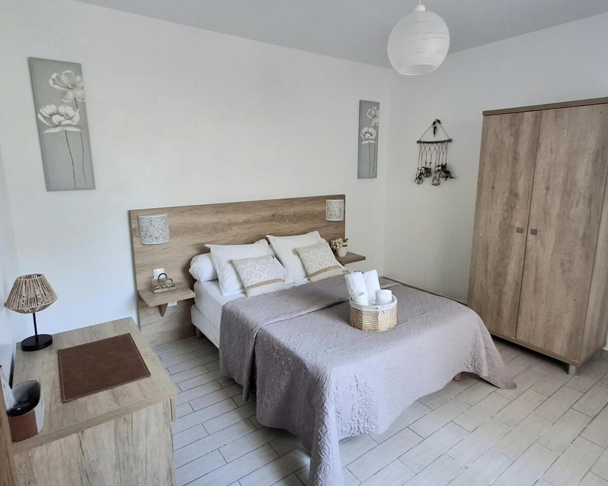 Mistral Appartements Port-Saint-Louis-du-Rhône Buitenkant foto